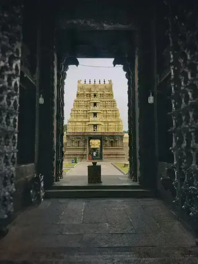 Dravidian Temple Architecture Guide - South Indian Sacred Structures and History